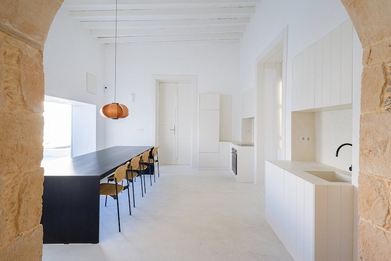 Kitchen-dining area in El Antiguo Teatro