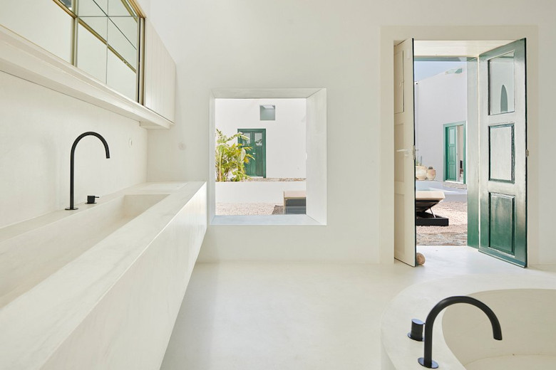 Bathroom area in El Antiguo Teatro