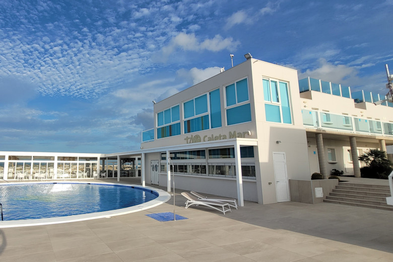 Tao Caleta Mar and pool