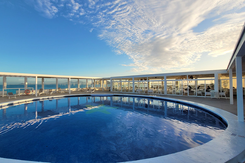 The pool and breakfast room