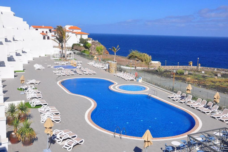 Pool and view towards the sea