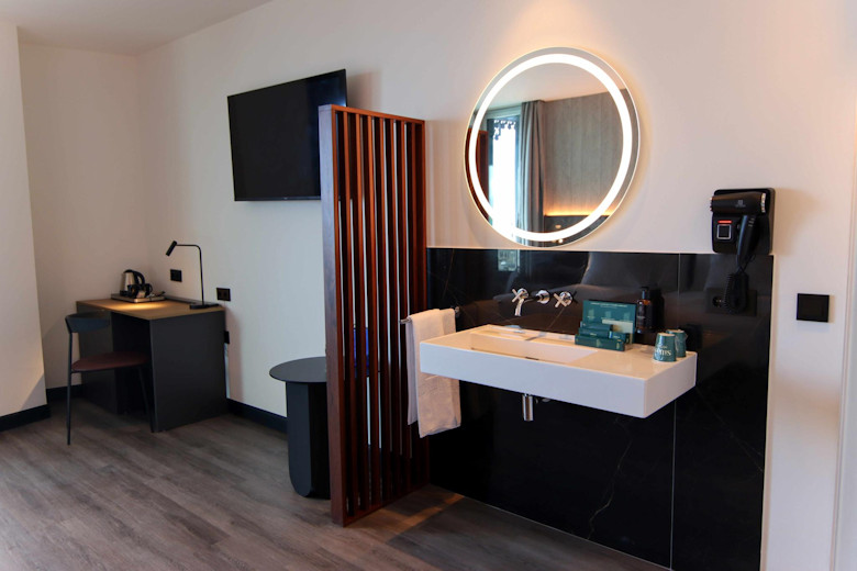 Open-plan vanity area